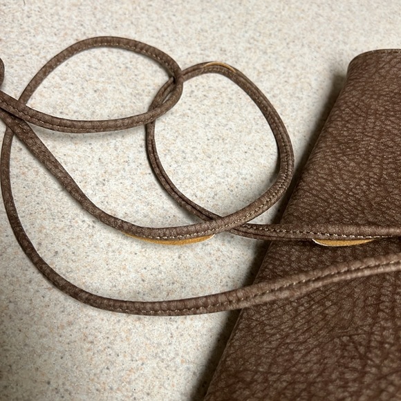 LuLu’s, Coveted, Curated, Collected, One Inside Pocket, Snap CloseCross Body Bag - Picture 7 of 9